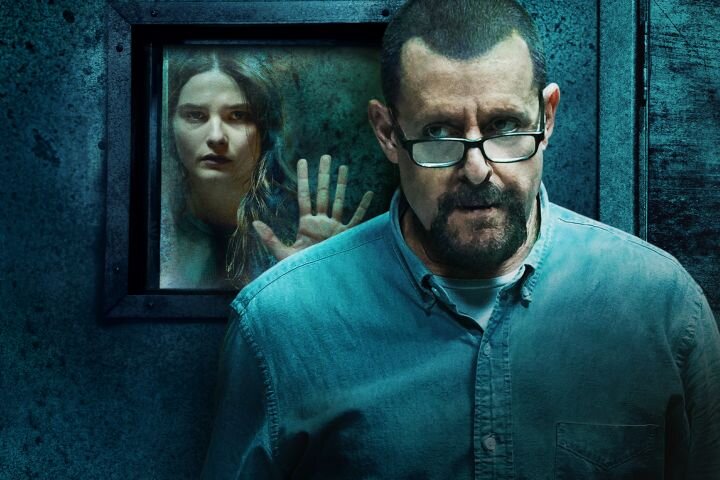 Постер к фильму "Девушка в подвале"