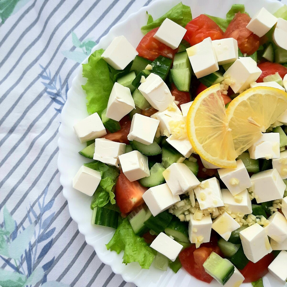 Салат из свежих овощей с фетой