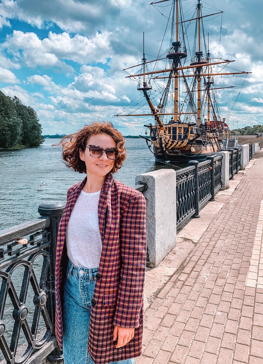 Как оказалось, большая часть моих знакомых о Воронеже знает только в связи с героем мультфильма "Котенок с улицы Лизюкова". Воронеж, Адмиралтейская набережная. Фото автора