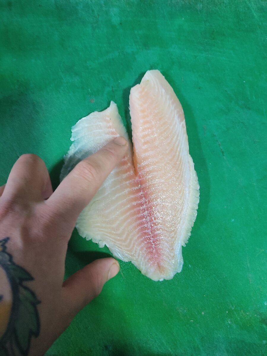 В этом месте бывает кость,ее нужно обязательно вырезать