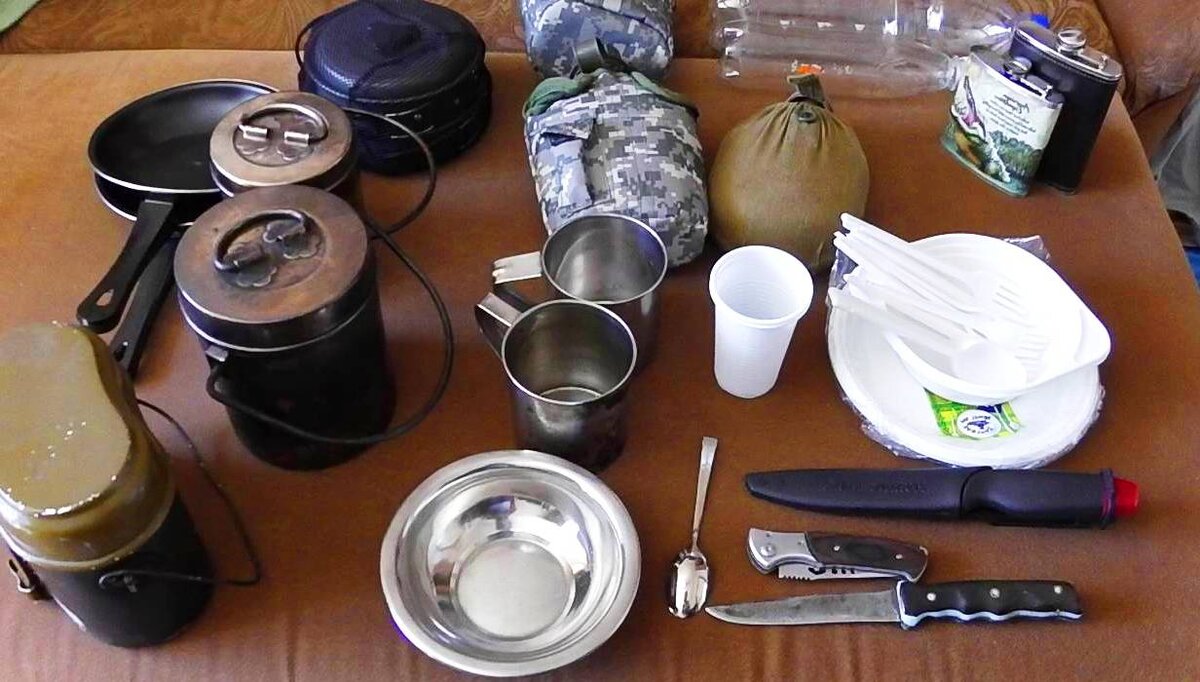 Набор походной посуды: купить готовый или собрать самому?