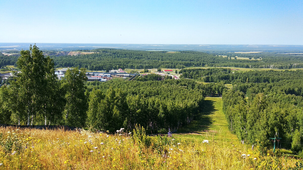 Вид в сторону колонии и военной части.