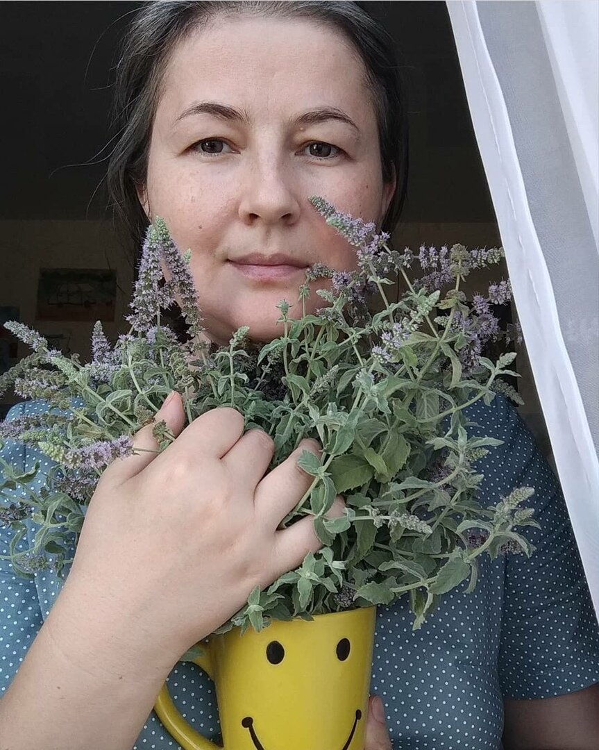 "Раньше женщины очень много занимались арт-терапией, просто так не называли. Например, месили тесто, его мяли, из него лепили – полноценная арт-терапевтическая работа". (с) Фото из личного архива. 