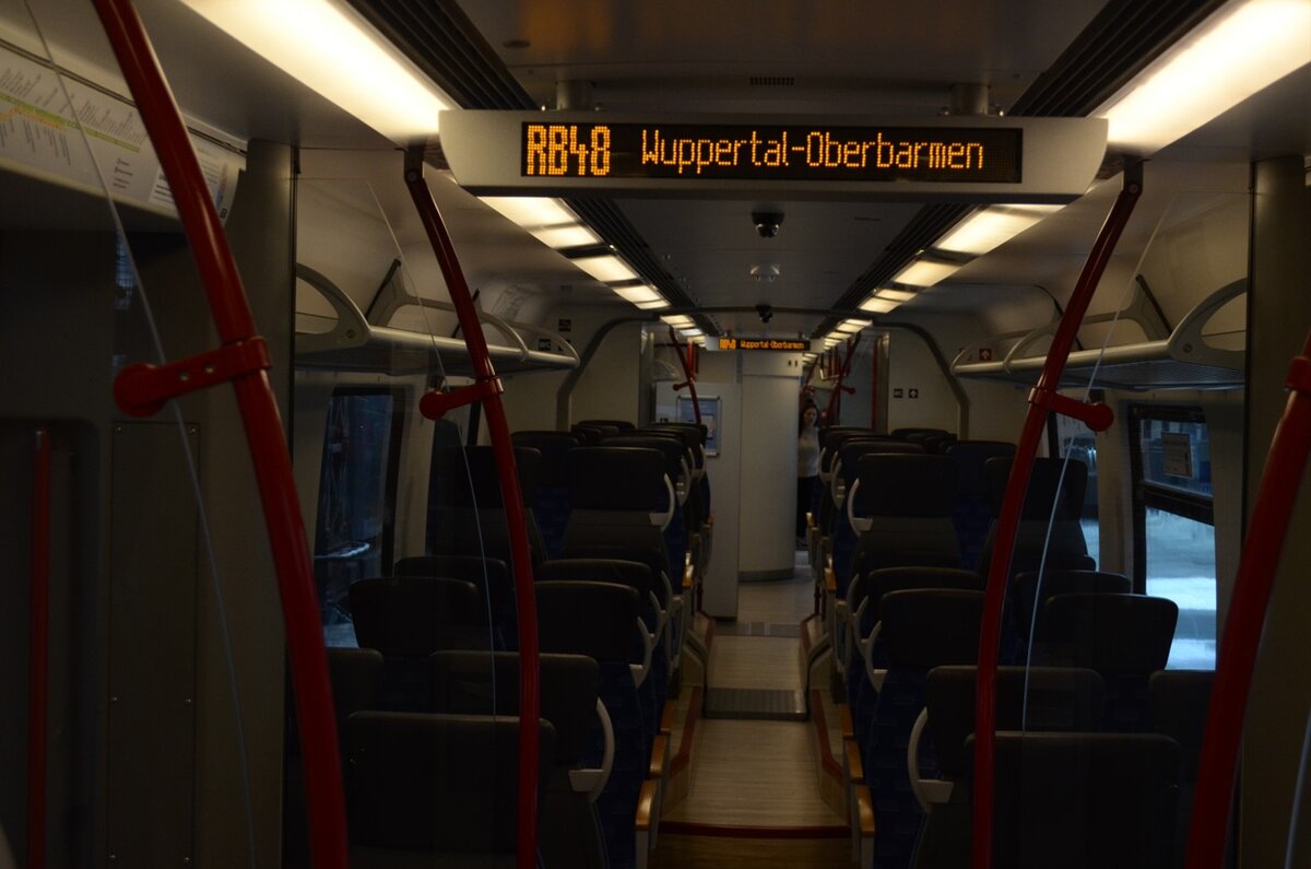 Транспортное средство внутри. Тесновато, уютно, а сидухи удобные. 