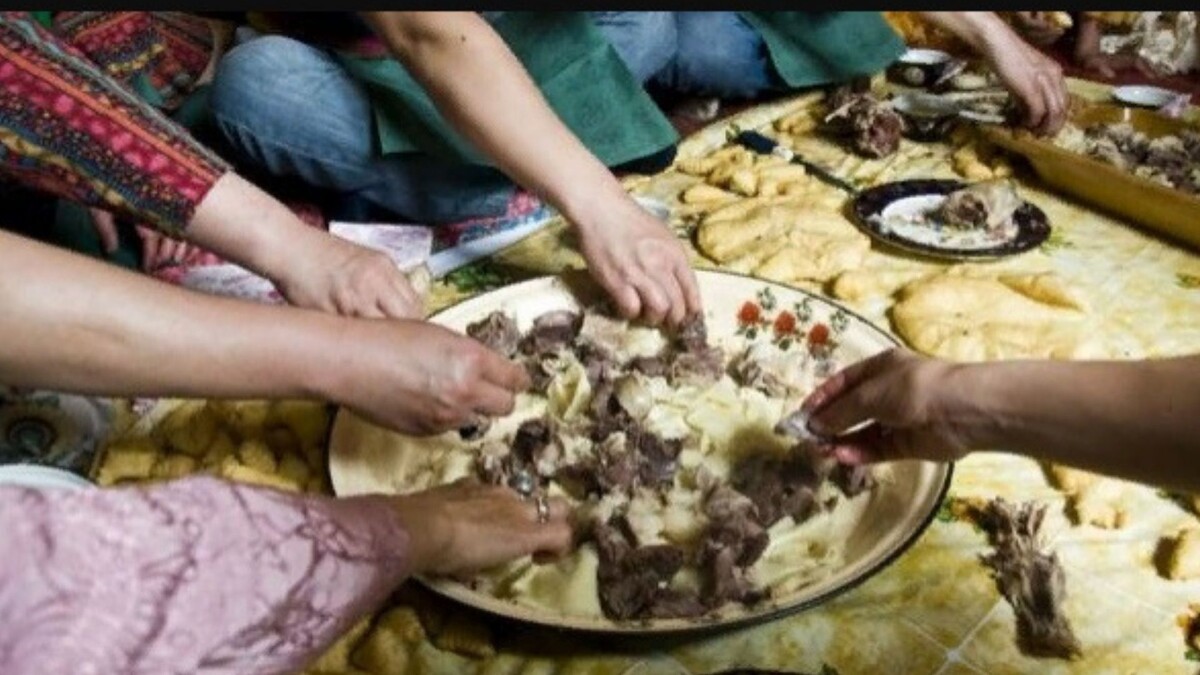 Если, повторив несколько раз эту немудрёную операцию, вы услышите шелест степной травы, звон тетивы или конский топот, то значит вы поняли суть этого блюда! Шутка.