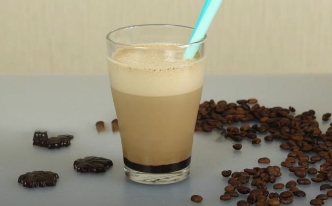 Ледяной кофе с молоком в блендере рецепт от Кухня Наизнанку . Очень освежает и бодрит! Любители кофе точно оценят. Пробуй, делись, подпишись! Завтра увидимся! .Напитки Кухня Наизнанку Кофе