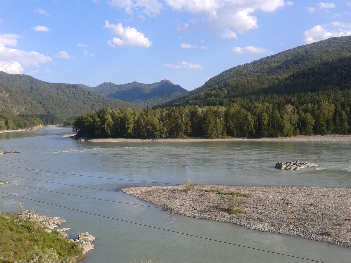 Река Катунь близ Притора, где некогда стоял дом-пятистенок семьи Кошурниковых