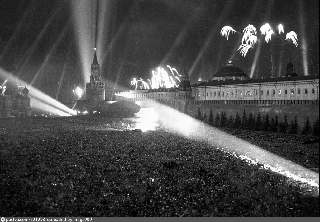 салюты в годы вов. парад победы 1945 салют. 5 августа 1943 — освобождение орла и белгорода, первый салют в москве. салют победы на красной площади 1945.