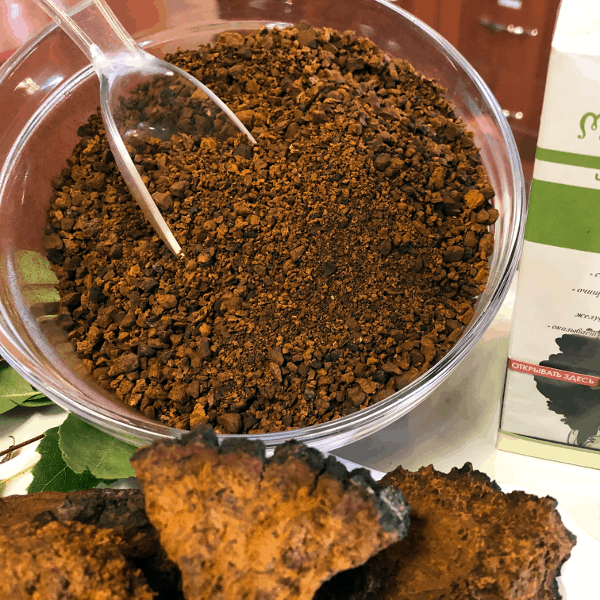 При наружном применении от чаги не будет никакого вреда. Отвары из нее способны устранить множество проблем с кожей, суставами и волосами. Средства с древесным грибом оказывают регенерирующее действие, снимают воспаление и заживляют мелкие повреждения.