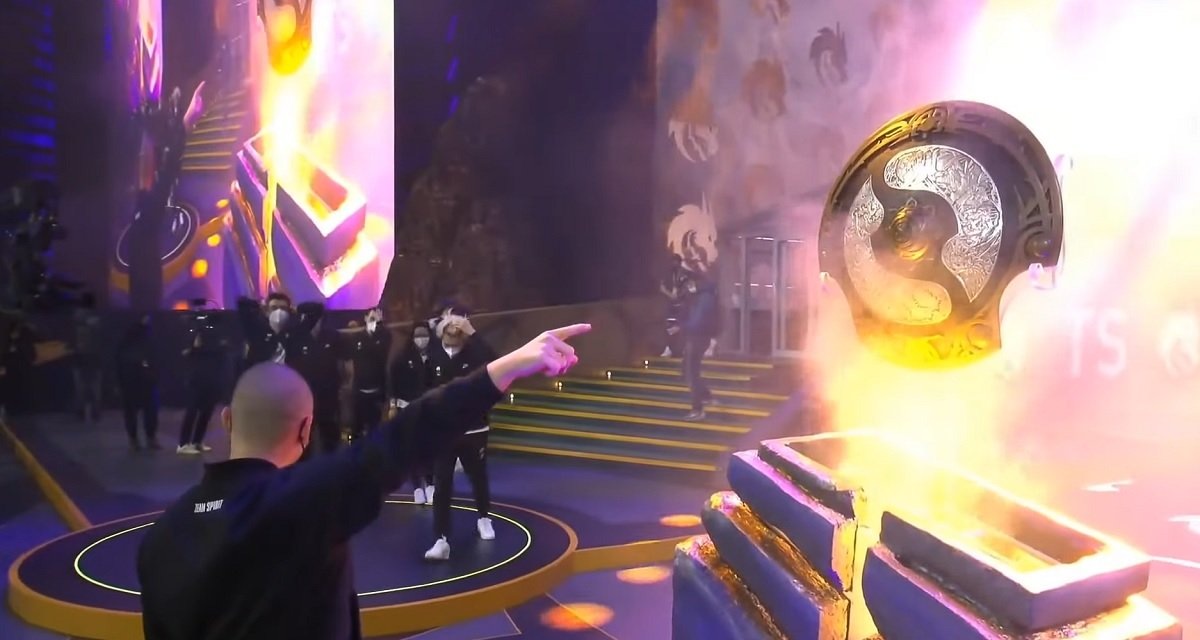  The International 10 , Team Spirit