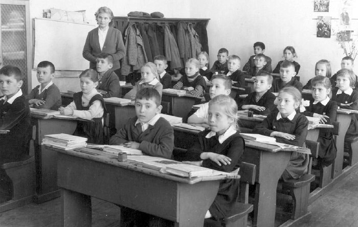 Изображение Яндекс Картинки. Советские школьники за партами Эрисмана