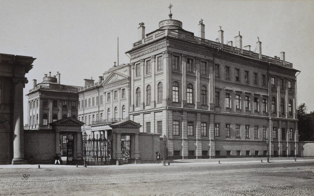 Аничков дворец
Россия, Начало 1870-х гг.
Фотограф: Фелиш, Альберт Эдуардович. 1837-1908
фотография: альбуминовый отпечаток
