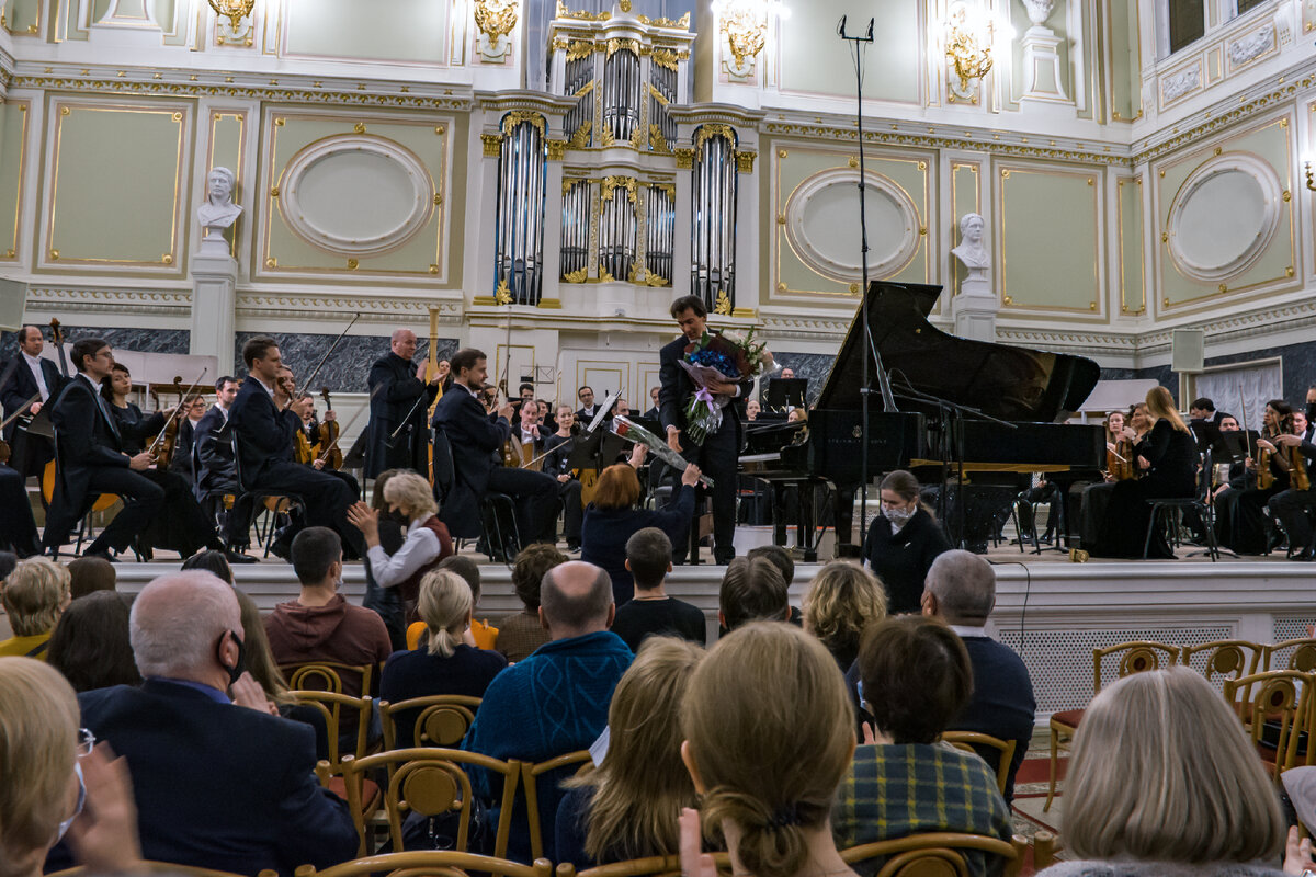 Илья Чирсков, Александр Чернушенко и симфонический оркестр Капеллы Санкт-Петербурга