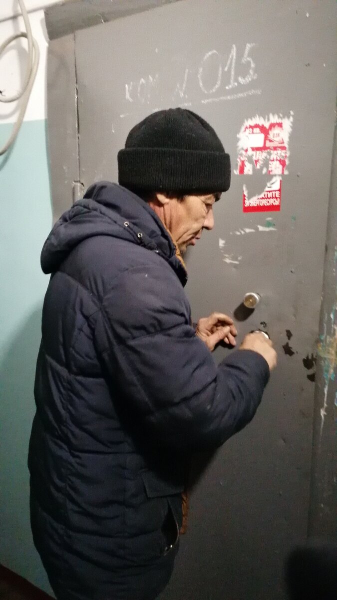Это Максим, для друзей просто "Григорич", на сегодня он ещё трезв, но это ненадолго.