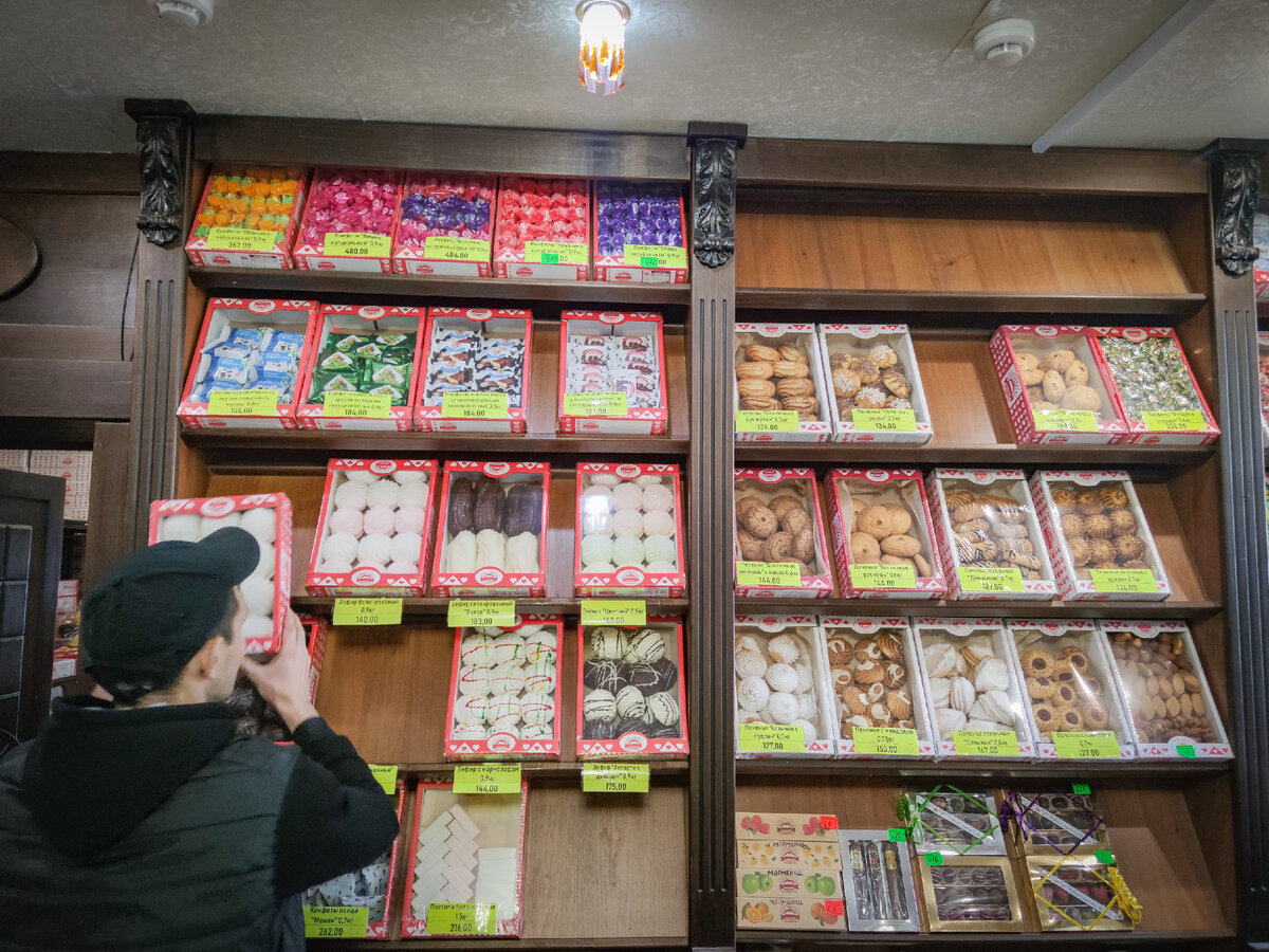 Купил сладости на знаменитой кондитерской фабрике в Нальчике ...