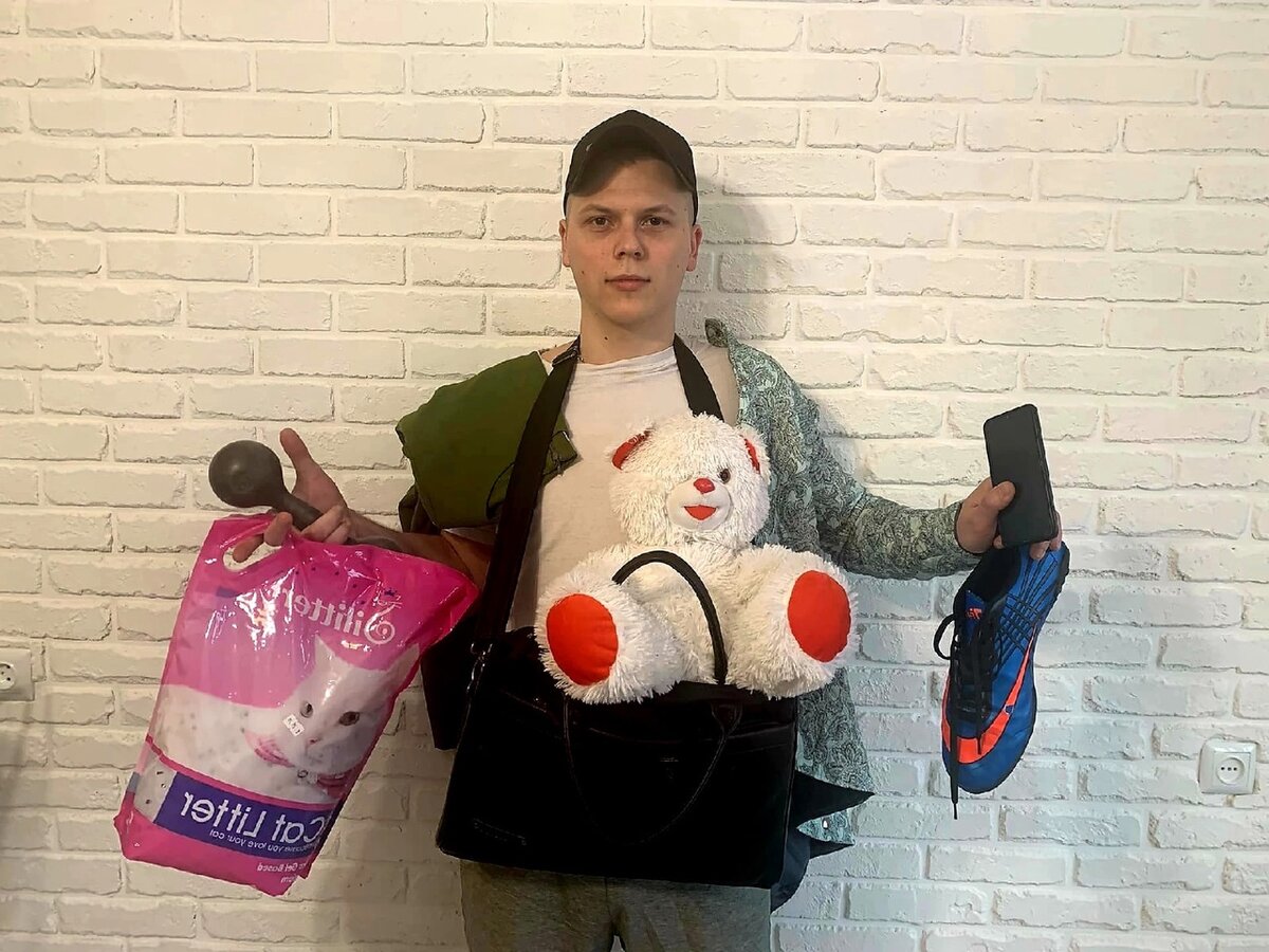 Я и куча моих товаров на продажу