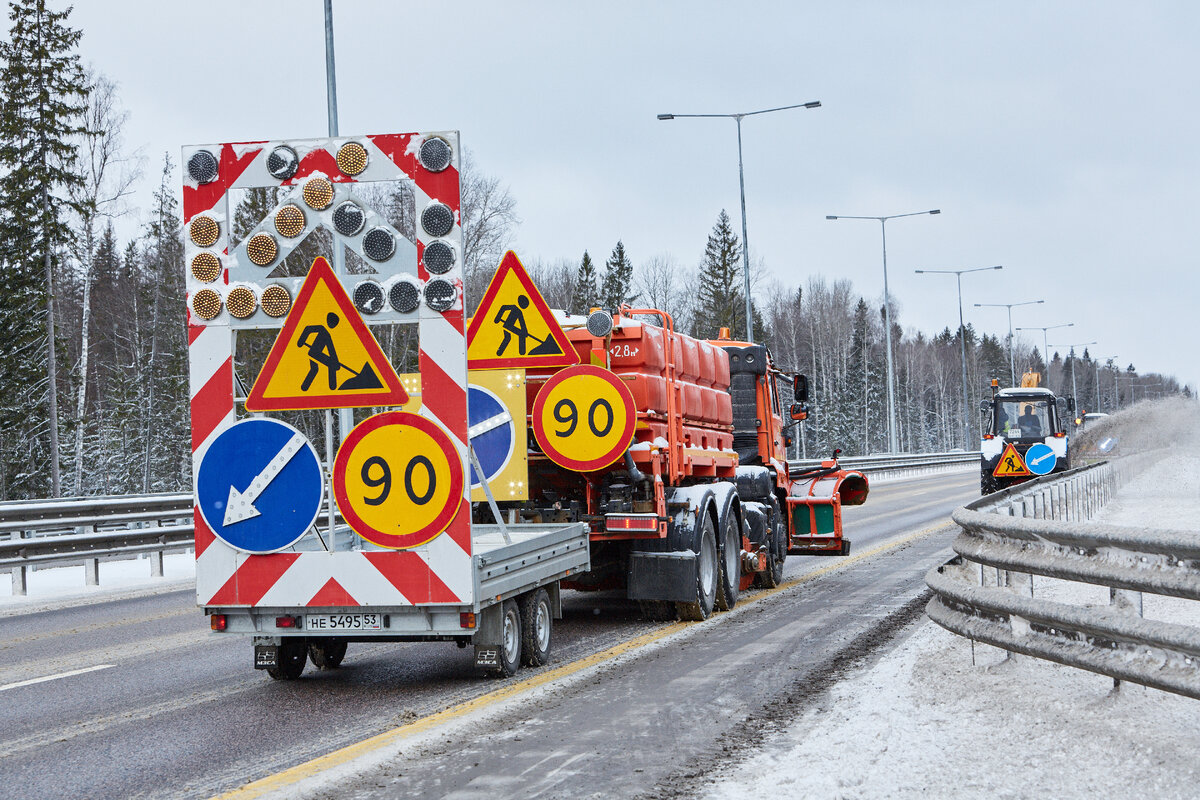 Уборка снега на дороге М-11