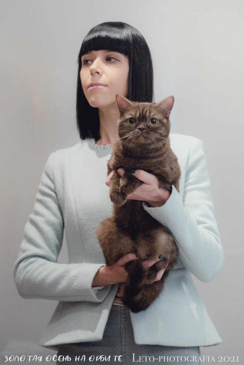 С моей выпускницей Иларитой (Myshelove Ilarita SCS bs) на выставке кошек