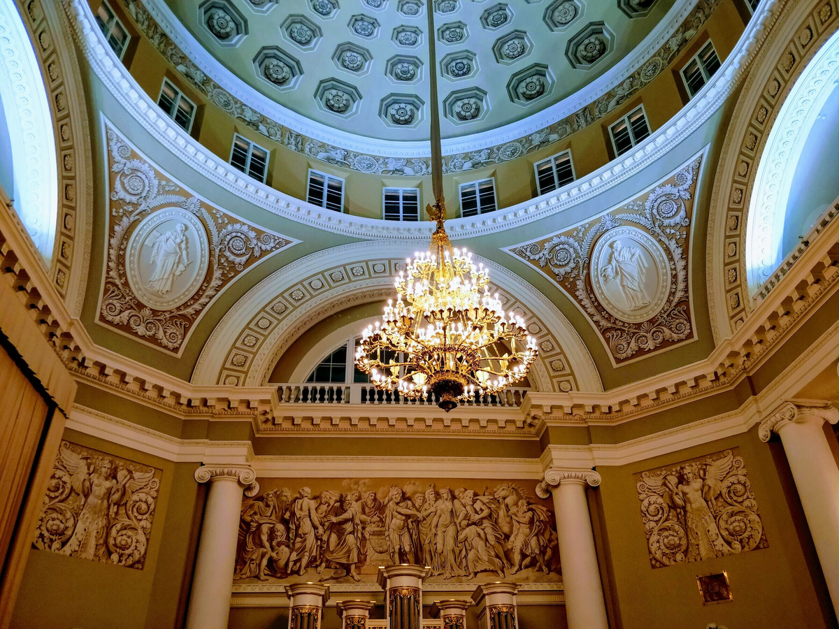 Люстра в Таврическом дворце, фото из открытых источников