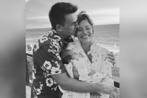 Регина Тодоренко и Влад Топалов с новорождённым. Фото © Instagram (запрещён на территории Российской Федерации) / reginatodorenko