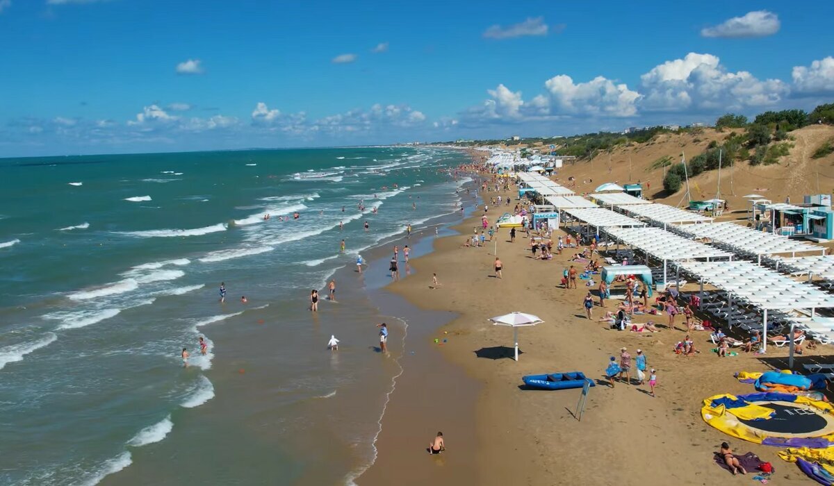 Тот же проход с улицы Морская и обзорный вид на море