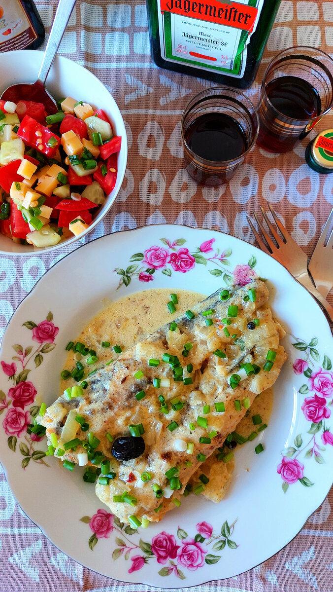 Хек, в луково - сметанном соусе, с нутовой мукой и вялеными маслинами. |  Море, таксы и еда. | Дзен