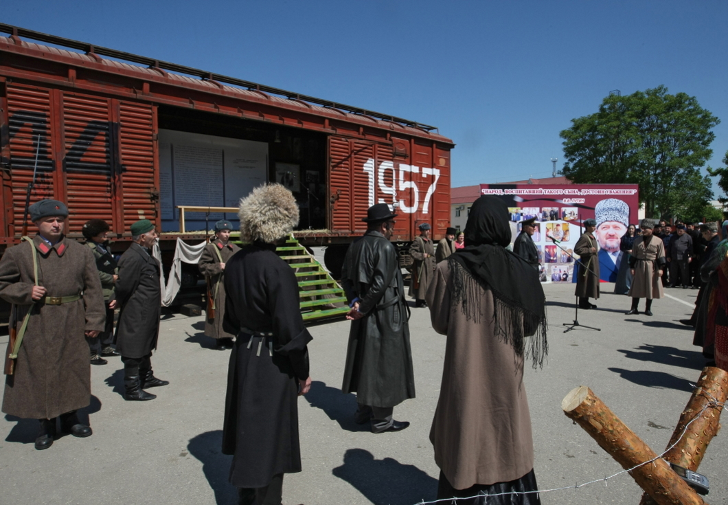 Депортация чеченцев и ингушей в 1944 году. Депортация чеченского народа 1944г.. Депортации Чечено Ингушетии 1944. Депортация ингушей в 1944. Депортация чеченцев и ингушей в Казахстан.