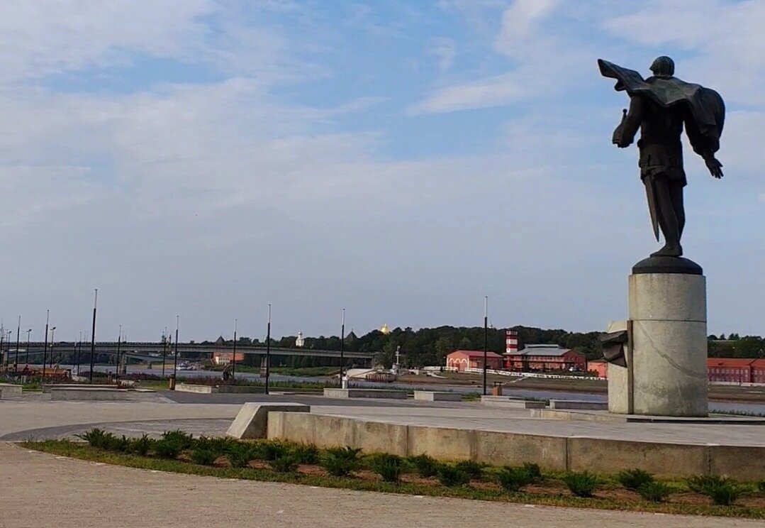 Вид на город от памятнику Александру Невскому