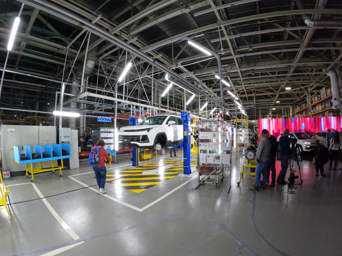    Как на заводе «Москвич» китайский JAC JS4 превращается в русский автомобиль Фото avtovzglyad.ru