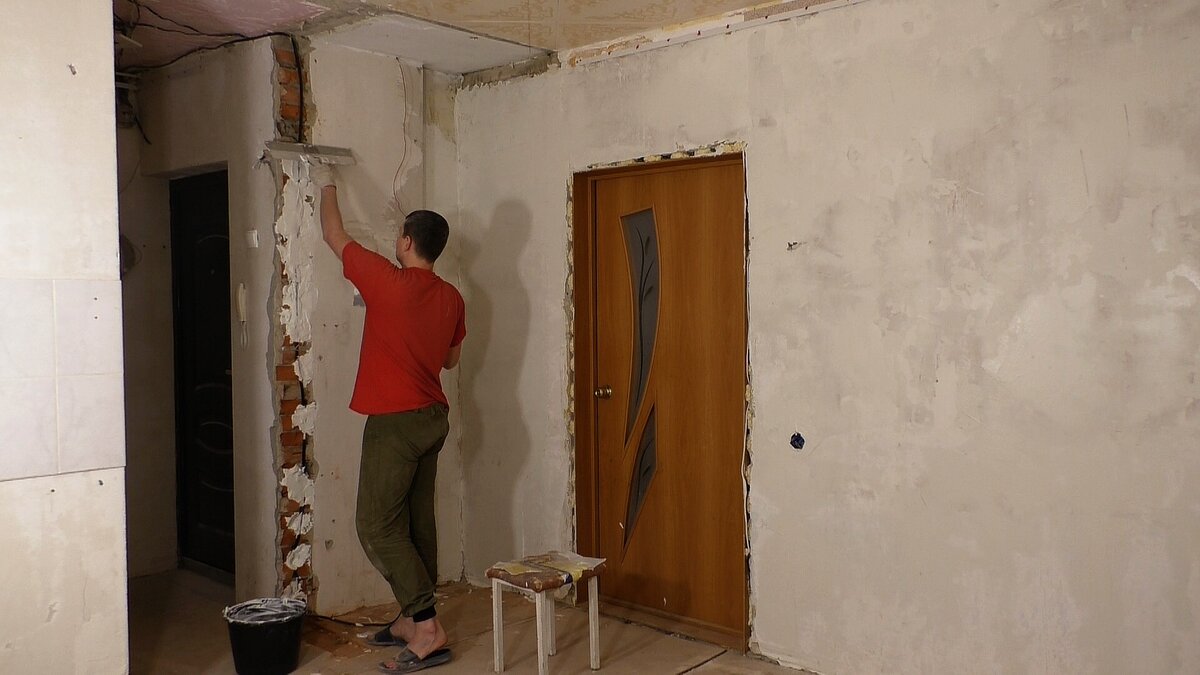 Видео: учимся шпаклевать стены