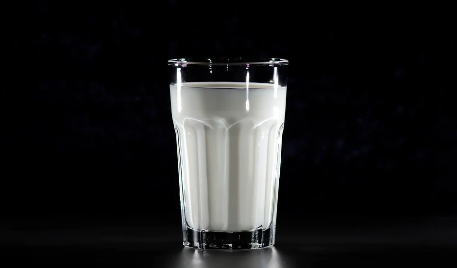 Вредно ли пить кефир на ночь?