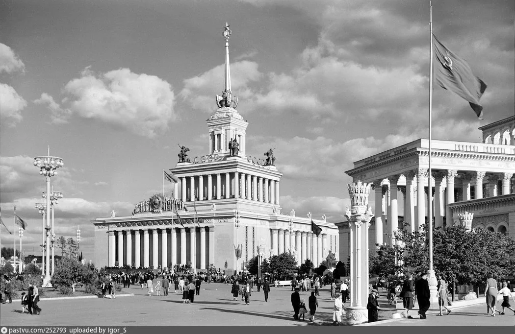 Главный павильон, 1954 г. Автор Михаил Трахман.