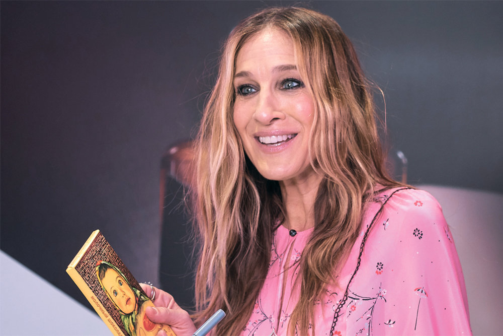 Источник: https://rg.ru/2018/03/04/novyj-aromat-sary-dzhessiki-parker-sozdan-specialno-dlia-rossii.html