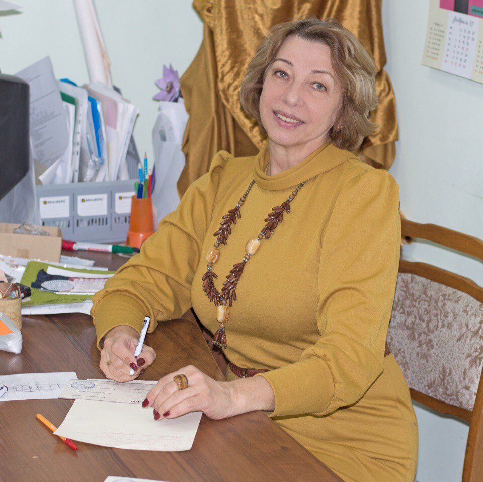 Евгения Лядова руководитель ростовской школы шитья "Любакс", технолог - конструктор швейных изделий.