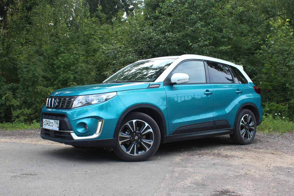 Тест драйвы сузуки. Suzuki Vitara 1.4 Turbo. Сузуки Витара 2018 1.4 турбо. Сузуки Витара 2018 1.4 турбо синего цвета. Suzuki Vitara 2018 215 55 16.