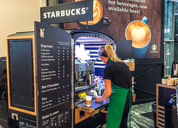 Starbucks планирует перейти от крупных кофеен к более быстрым с большим объемом продаж.