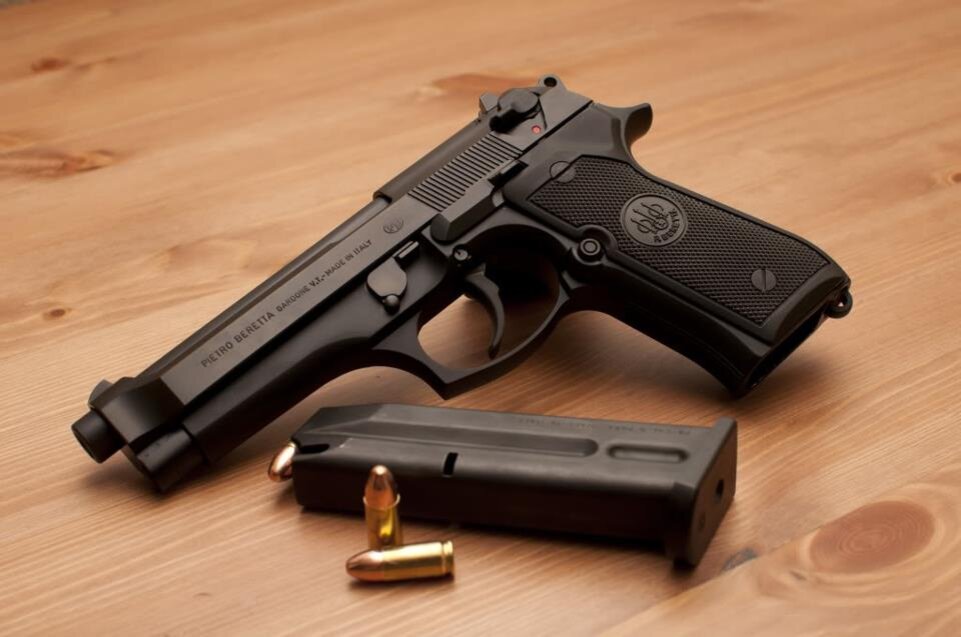 Beretta 92. Источник Яедекс. Картинки