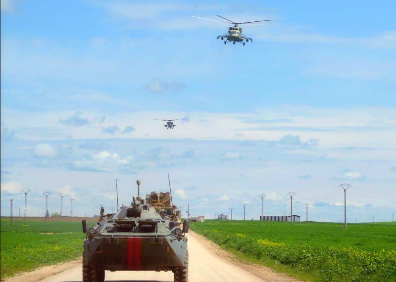 Сопровождение колонн. Военная колонна с вертолетом. Сопровождение колонны вертолетами. Колонна военной техники. Сопровождение военной колонны.