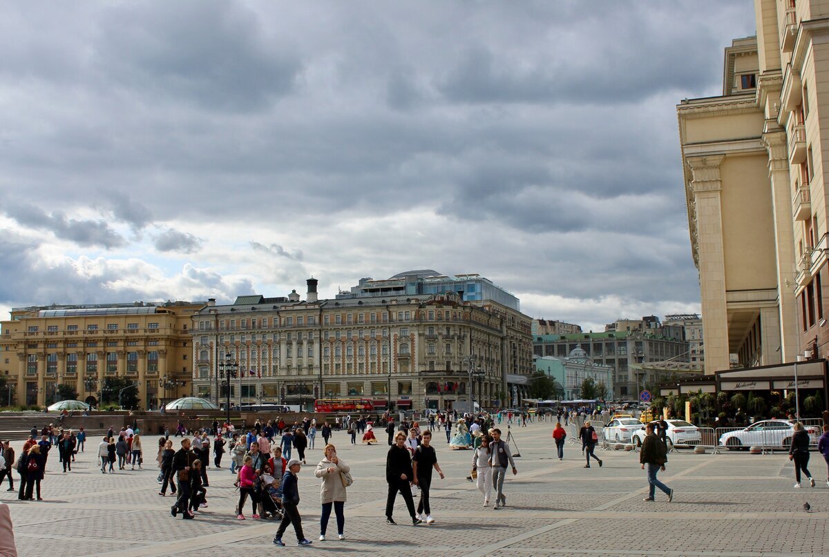 Манежная в москве