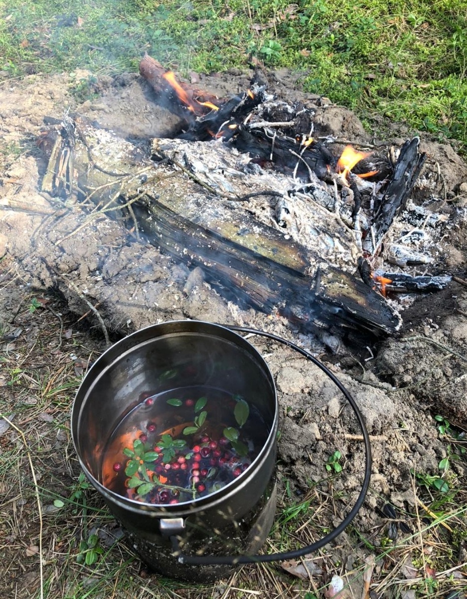 Рыбка на углях, готовится.