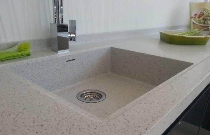 Раковина на кухне используется чаще всех остальных сантехнических приборов в доме.