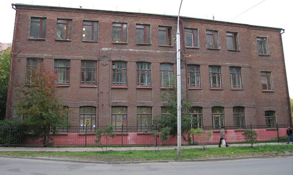 Бывшее здание 12 школы. Школа 60 Новосибирск 1905 года. Школа на углу ул. Советской и ул. 1905 года Новосибирск. Школы в 1905 году. Школа 1905 здание