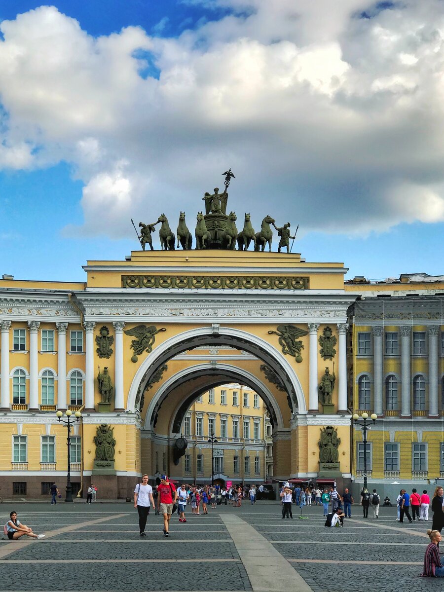 фото Victor Malyushev (Unsplash)