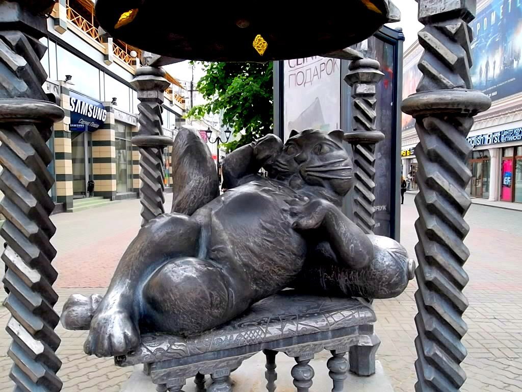 Кот Казанский удостоился даже памятника - конечно же, в Казани