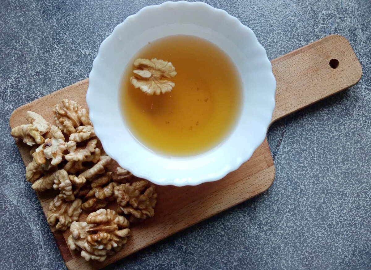 Если вы замочили орешки больше, чем на 8 часов, воду рекомендуется поменять.