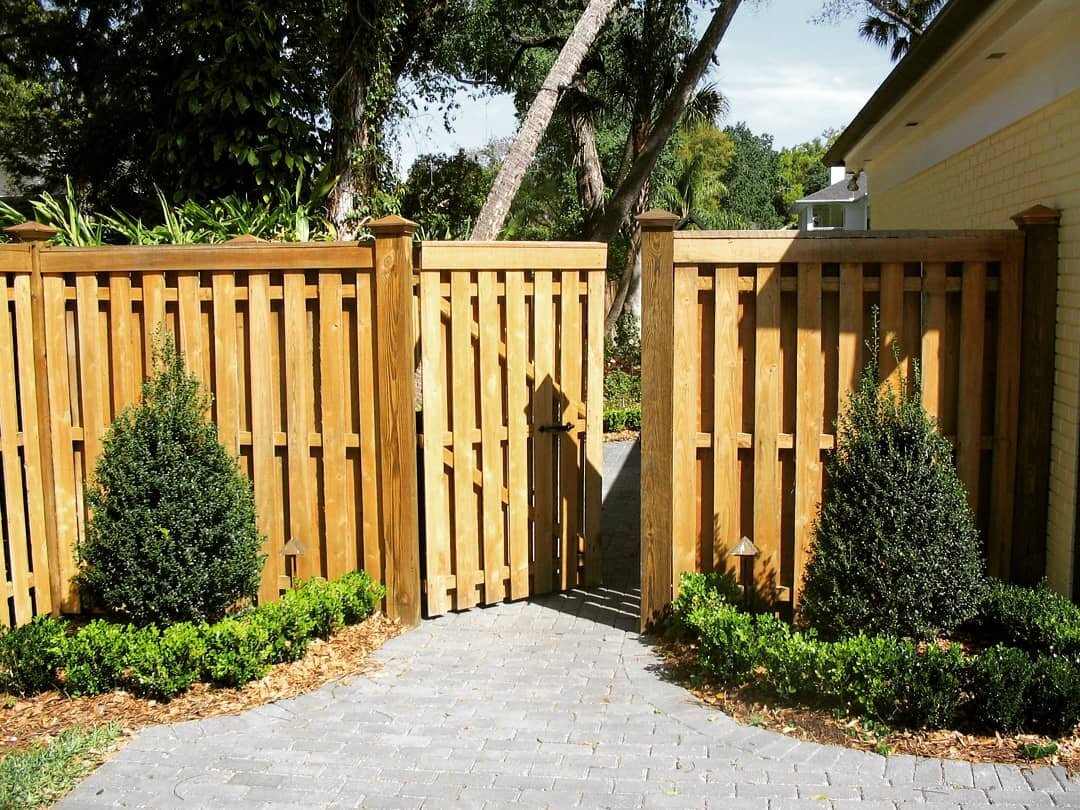 Деревянный забор для дачи