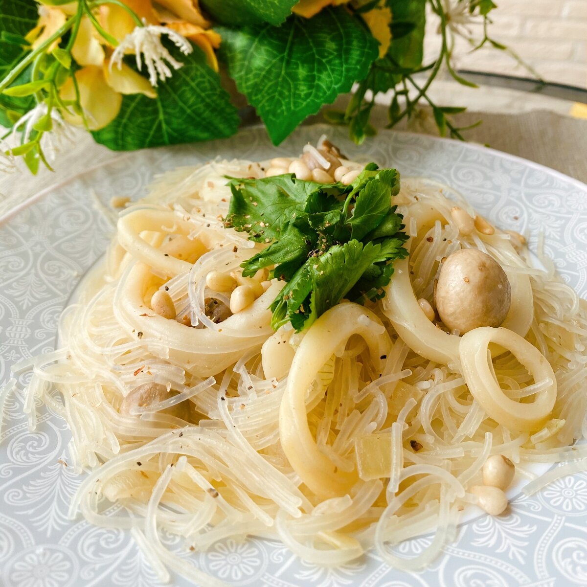 Фунчоза с шампиньонами и кальмарами рецепт