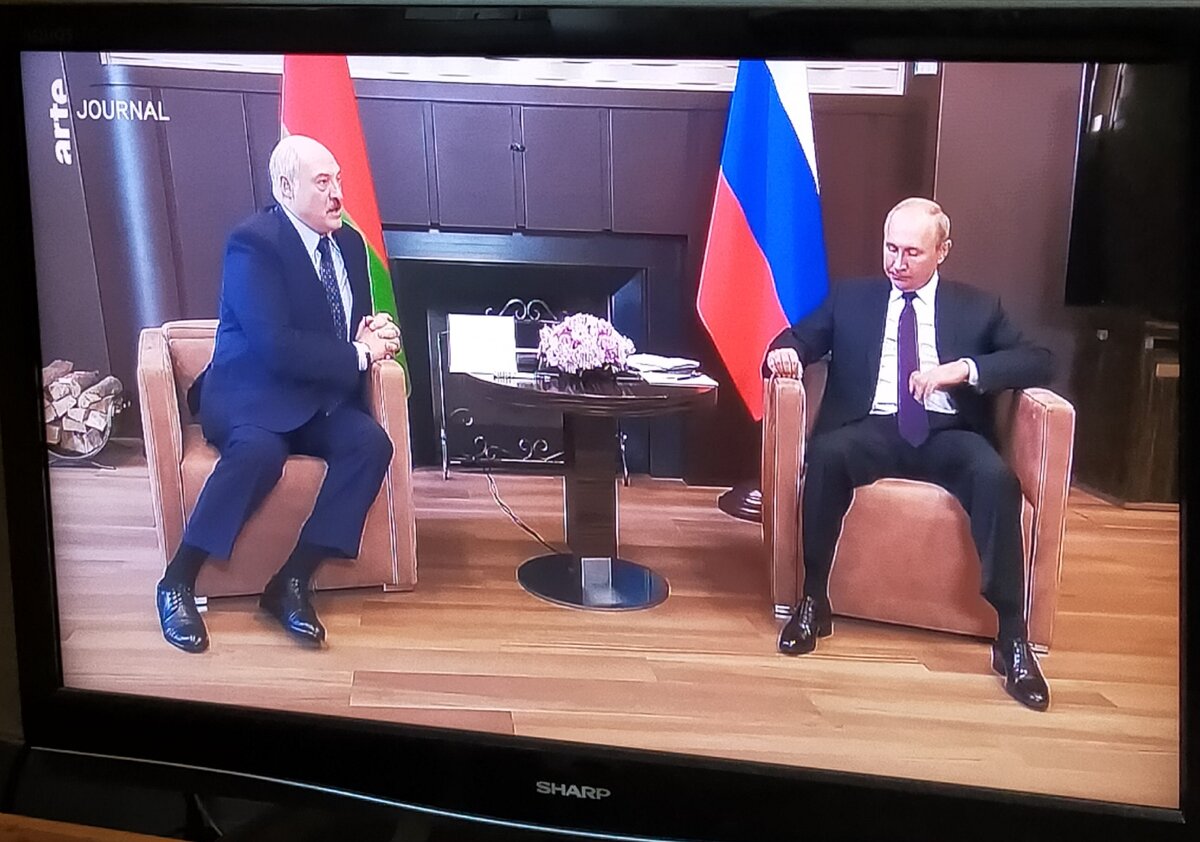 как всегда, фото  делала сразу во время трансляции.