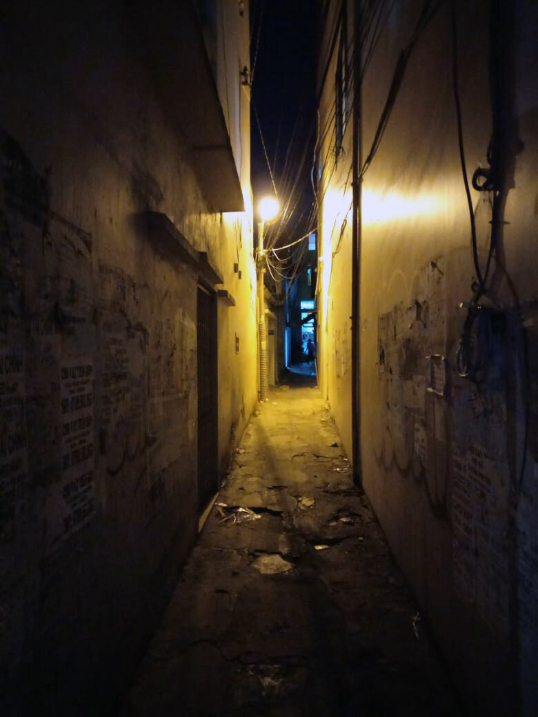 Пример такого переулка.