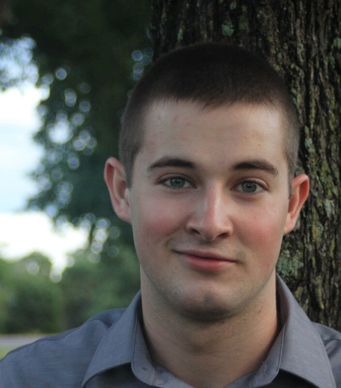 Решила не опускаться до его уровня и не показывать на публику его фото.